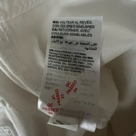 NWT White House black market slim crop - Picture 7 of 7